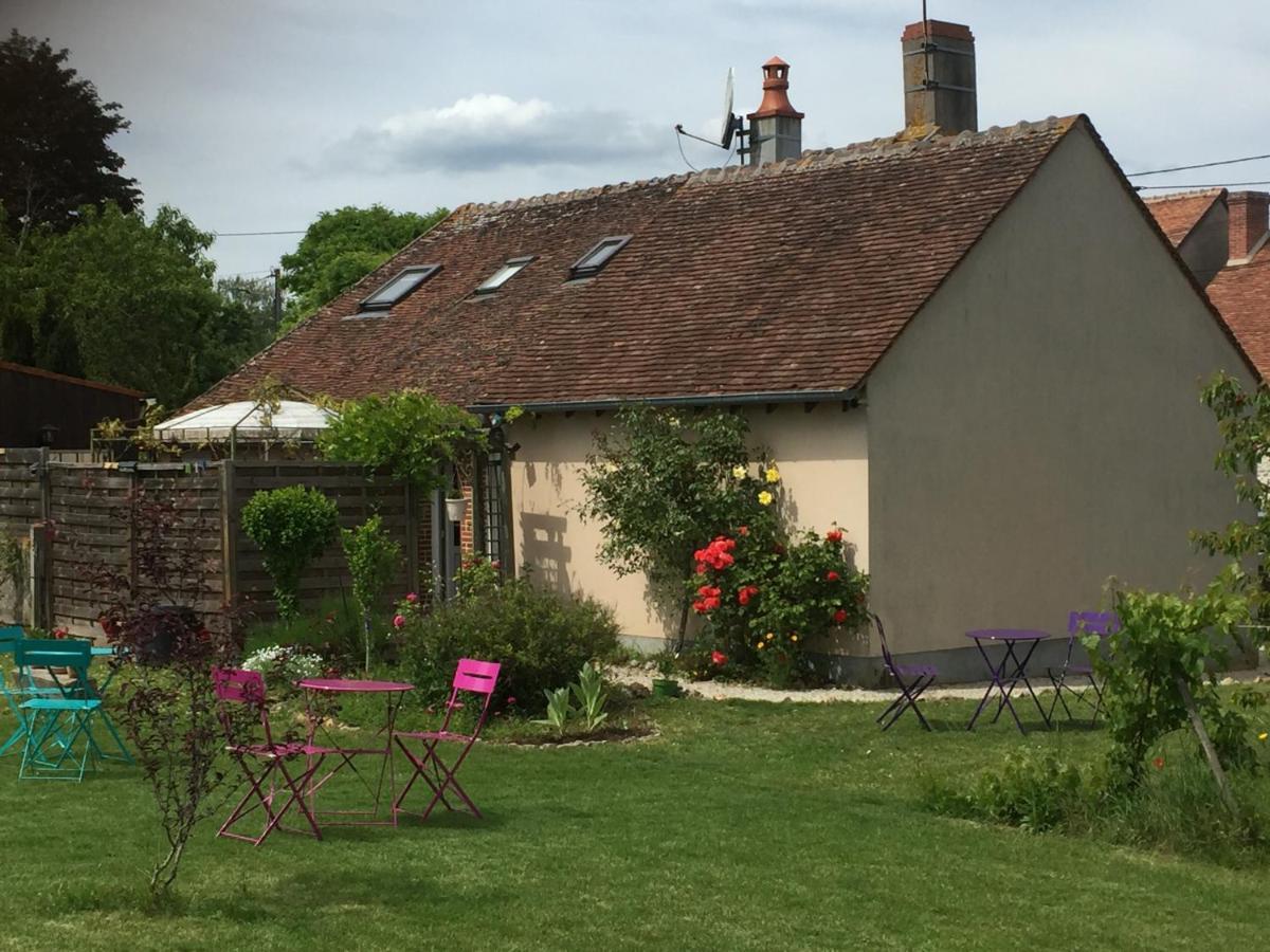 Chantilly ,Petit Dejeuner Et Table D'Hotes Possible Noyers  Zewnętrze zdjęcie