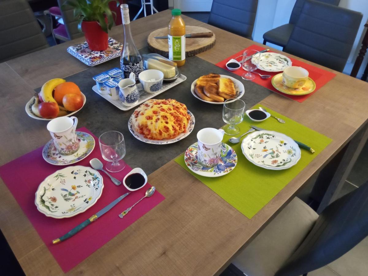 Chantilly ,Petit Dejeuner Et Table D'Hotes Possible Noyers  Zewnętrze zdjęcie