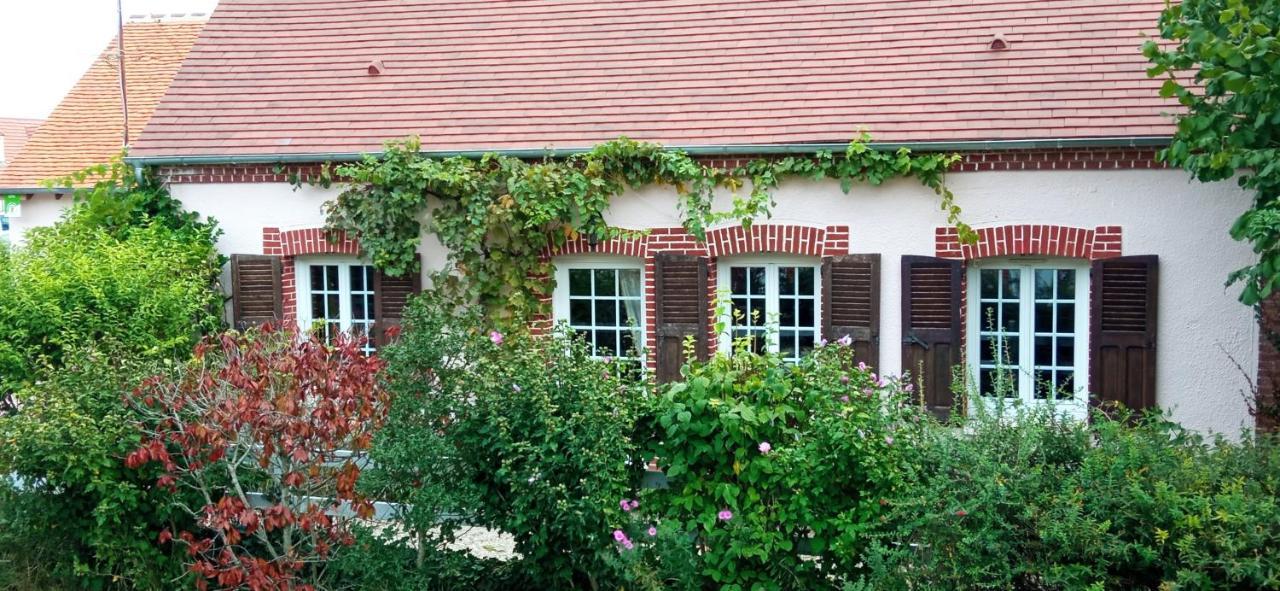 Chantilly ,Petit Dejeuner Et Table D'Hotes Possible Noyers  Zewnętrze zdjęcie
