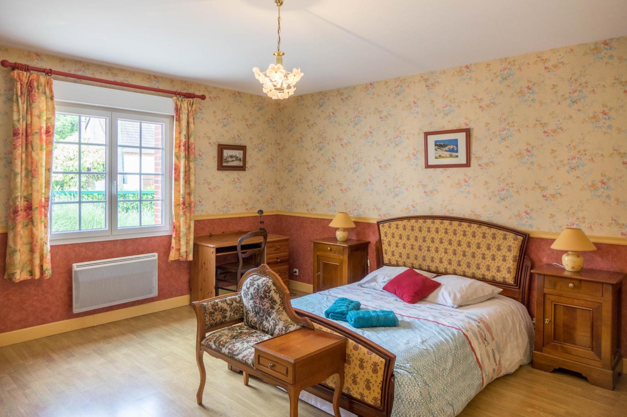 Chantilly ,Petit Dejeuner Et Table D'Hotes Possible Noyers  Zewnętrze zdjęcie