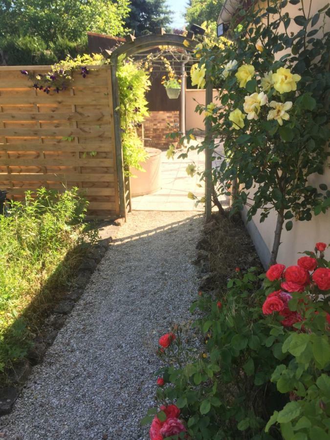 Chantilly ,Petit Dejeuner Et Table D'Hotes Possible Noyers  Zewnętrze zdjęcie