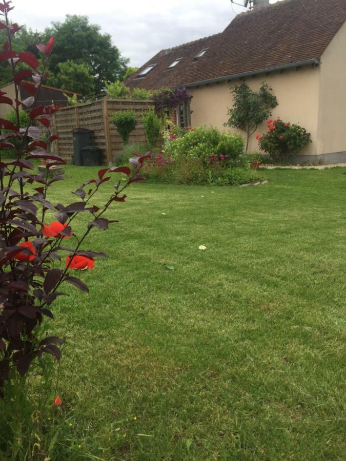Chantilly ,Petit Dejeuner Et Table D'Hotes Possible Noyers  Zewnętrze zdjęcie